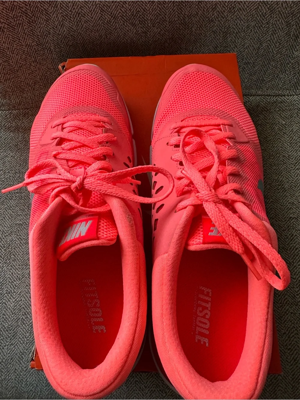 Nike Women's Neon Coral Flex 2015 Mesh Running Sneakers Size 10